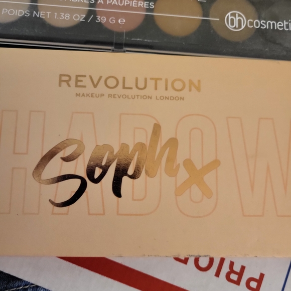 4 Pack Of Eyeshadows.Revolution, Ultra Eyeshadows Palette, Soph X Edition, bebe - Picture 2 of 9